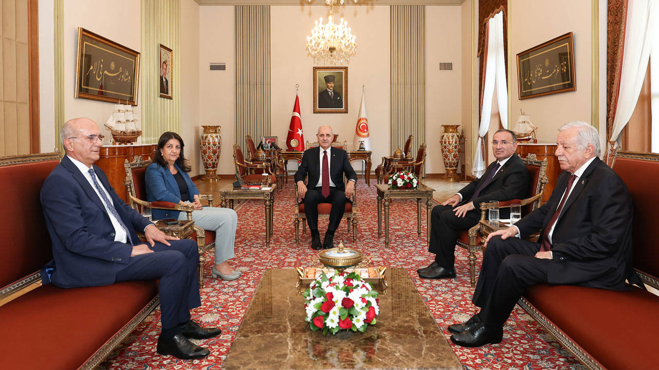 Meclis Başkanı Kurtulmuş, İzleme Komisyonu İçin Partilerle Görüşecek