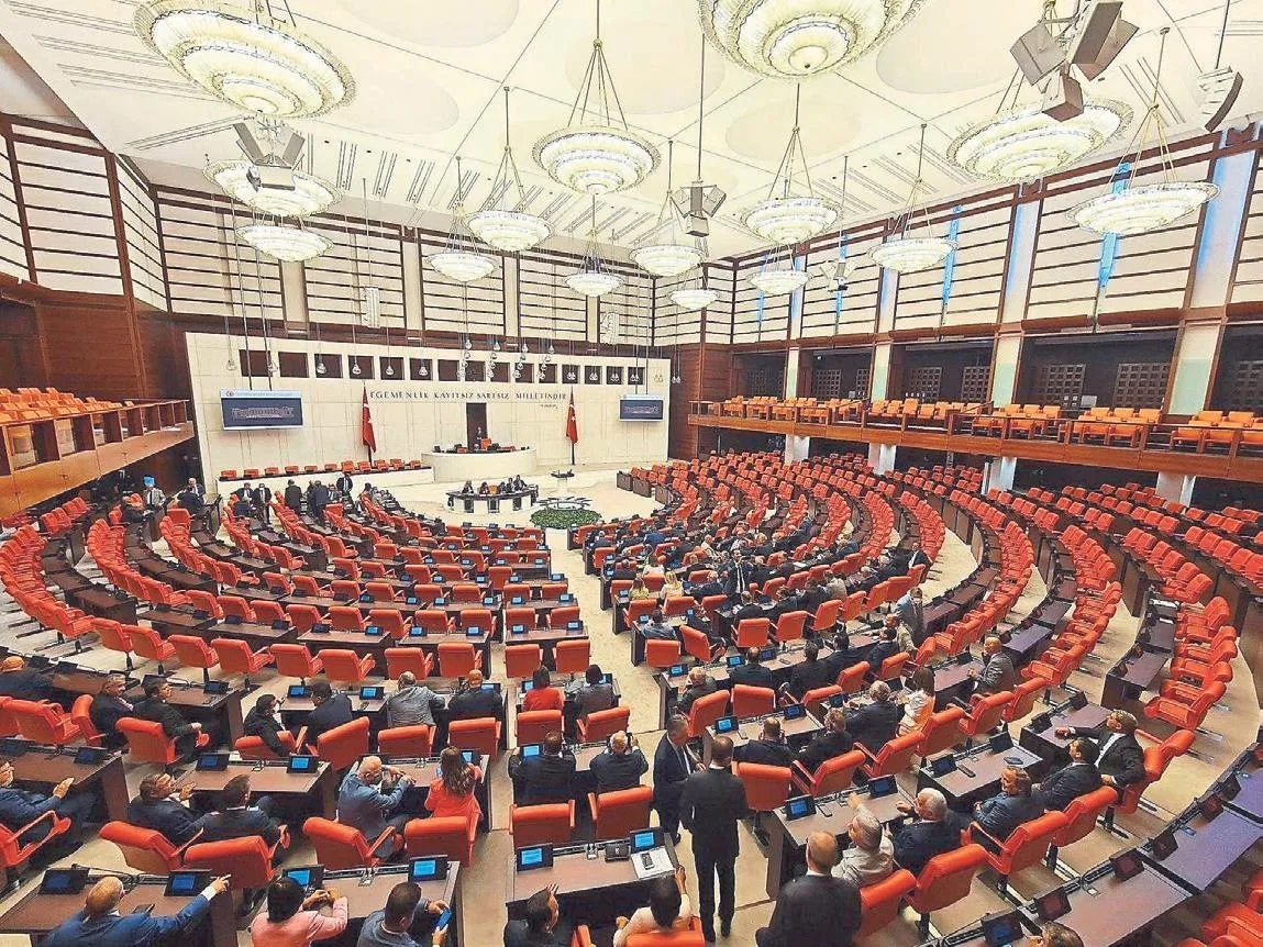 Meclis, Bir Aylık Aranın Ardından Yoğun Gündemle Yeniden Toplandı