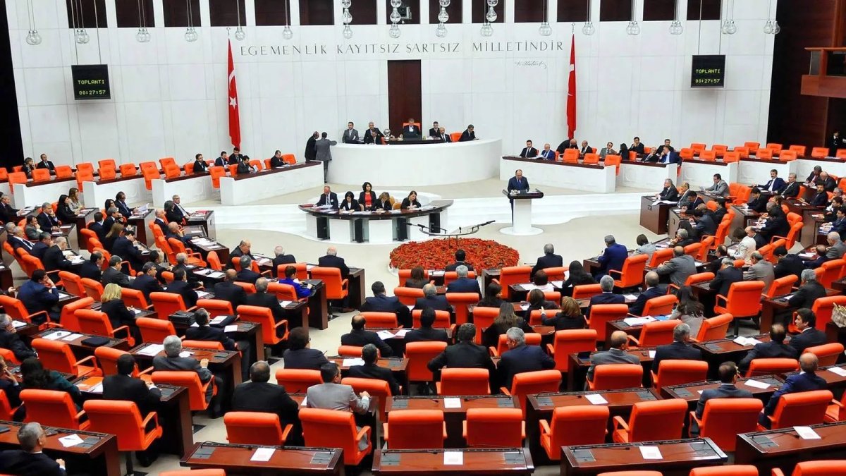 Meclis, Fon Vurgunu Gündemiyle Toplanamadı: Yeter Sayısı Krizi