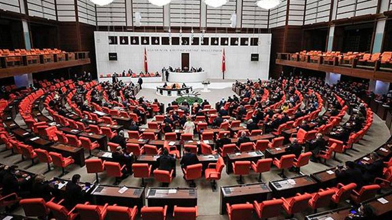 Meclis Tatile Girmeyip Çalışmalarını Uzattı: Resmi Gazete'de Yayımlandı