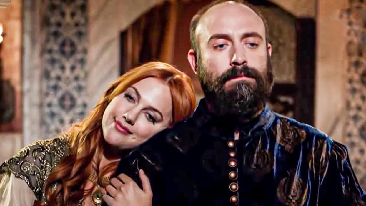 Meryem Uzerli'den Otel Odasında Muhteşem Yüzyıl Sürprizi: Sanal Medya Sallandı