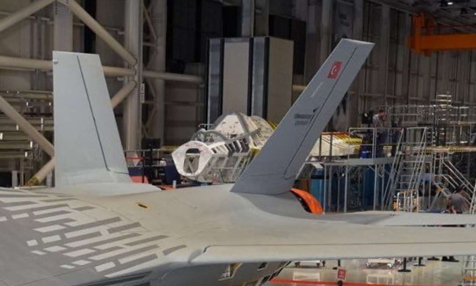 Milli Savaş Uçağı KAAN'ın P1 Prototipi Pistte: İlk Taksi Testi Başarıyla Tamamlandı
