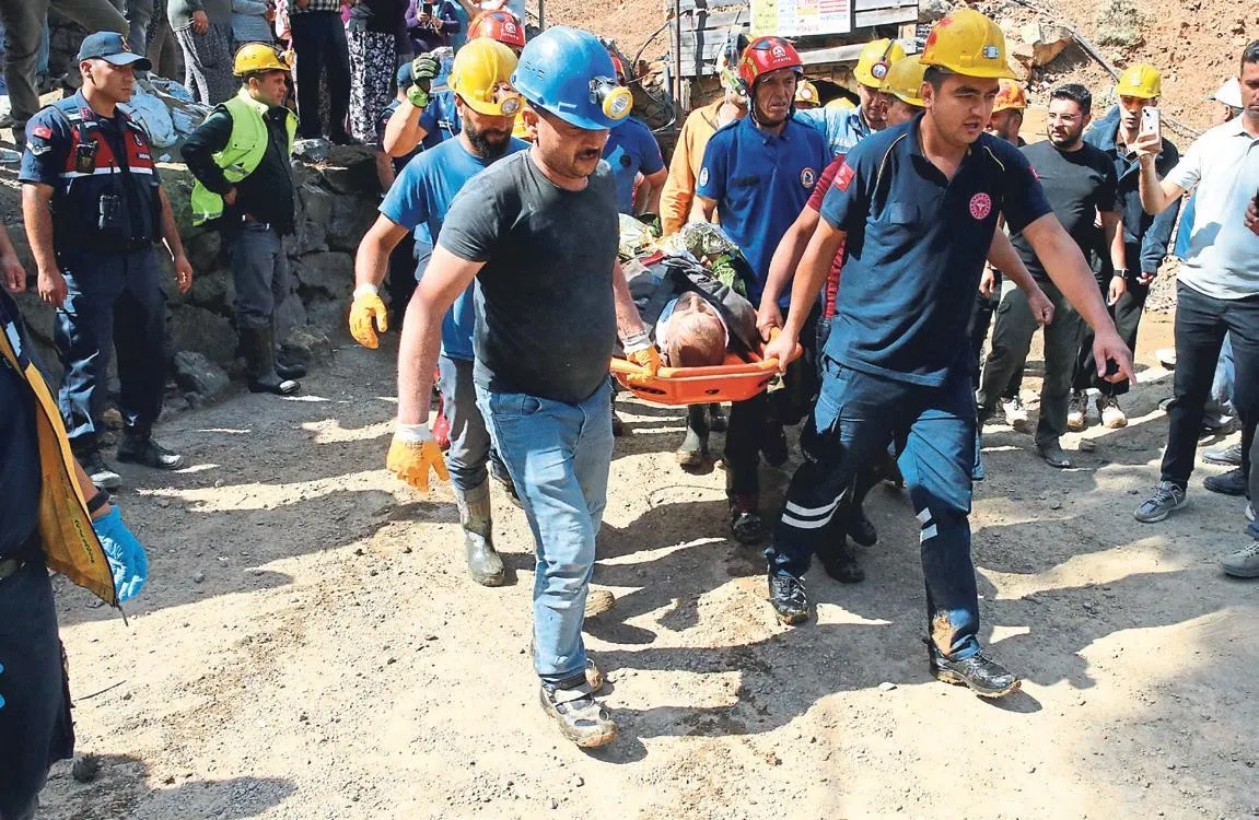 Nepal'de Sel Felaketi Sonrası Mucize Kurtuluş: İki İşçi Yaşıyor