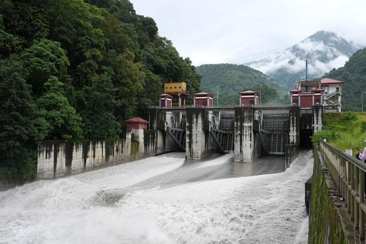 Nepal Seli: Hidroelektrik Santrallerde 900'den Fazla Kişi Mahsur