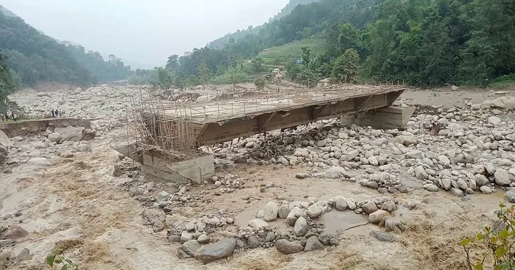 Nepal ve Tibet'te Sel ve Heyelan Felaketi: 160'tan Fazla Can Kaybı, Yüzlerce Kayıp