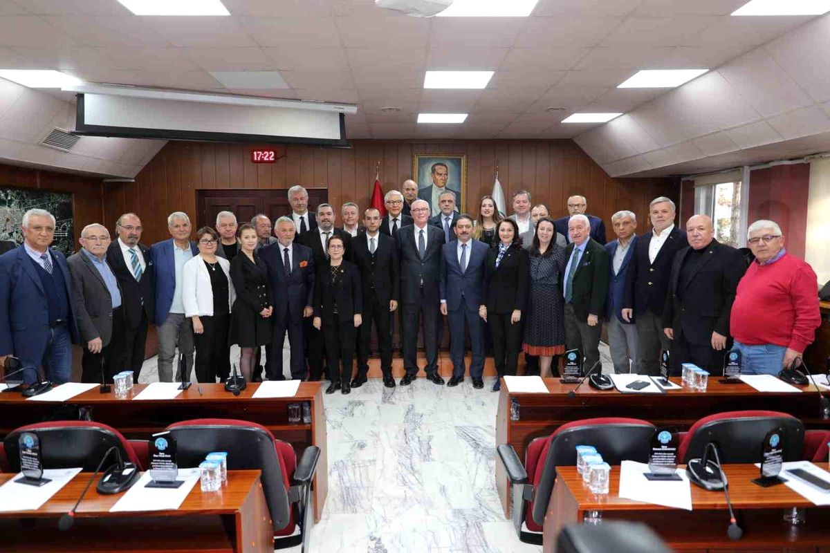 Odunpazarı Belediye Başkanı Kazım Kurt ve Meclis Üyeleri CHP'den İstifa Etti