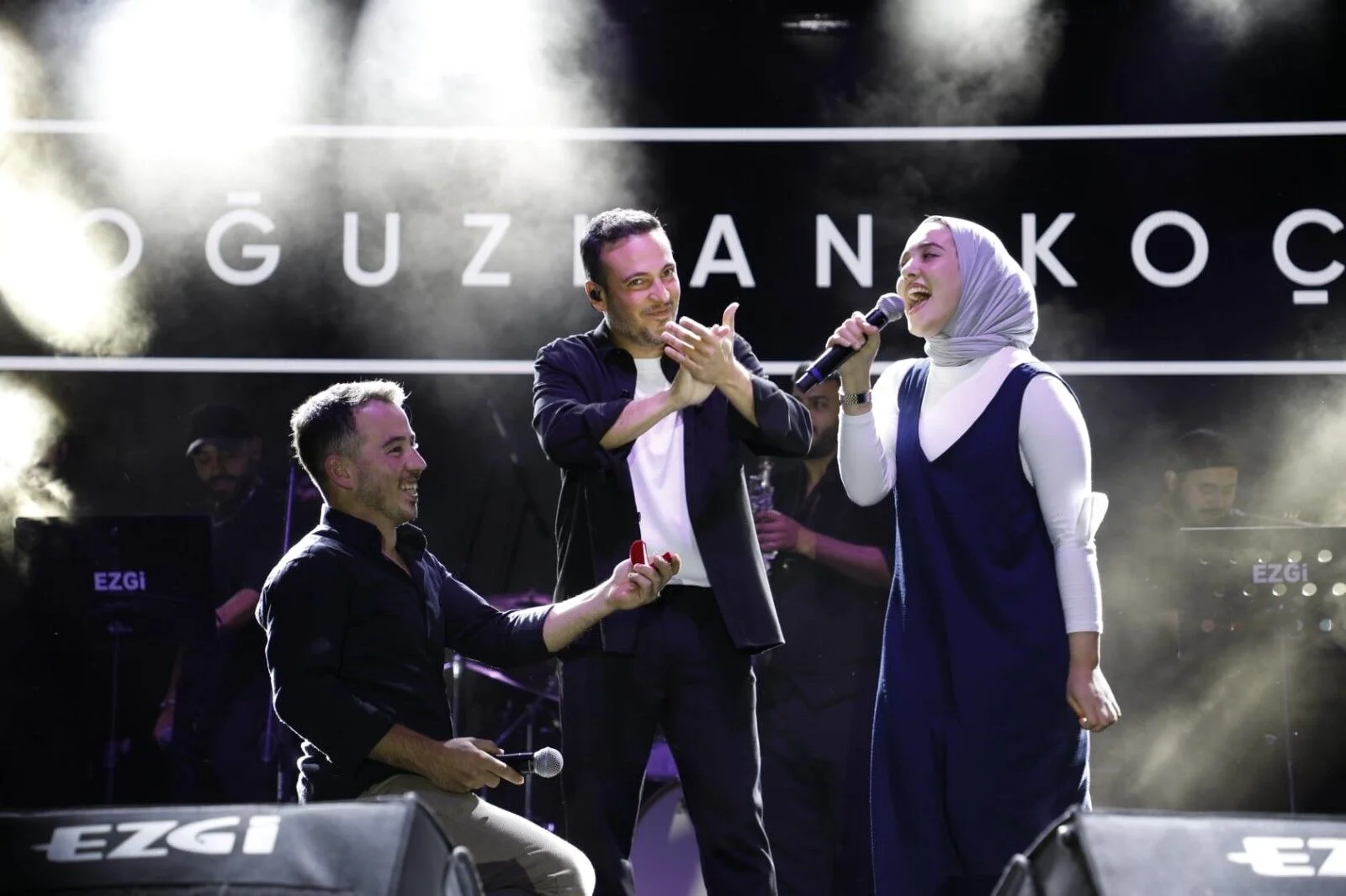 Oğuzhan Koç Konserinde "Kimin Torpillisisin Sen?" Diyerek Tepki Gösterdi