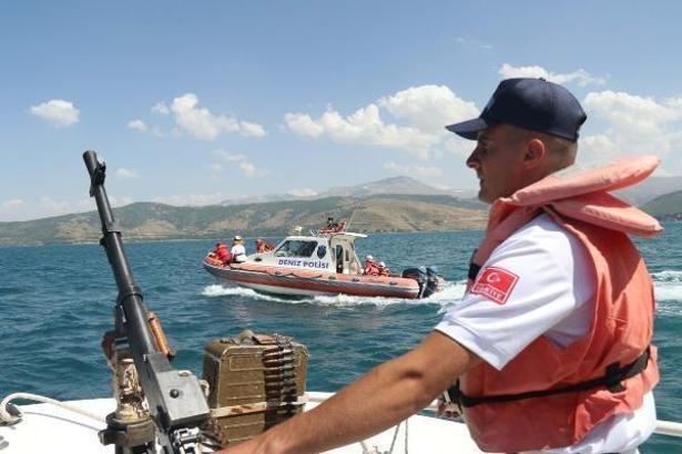 Ömer Çelik: Girne Açıklarında Feribotta Kurtarma Çalışmaları Sürüyor