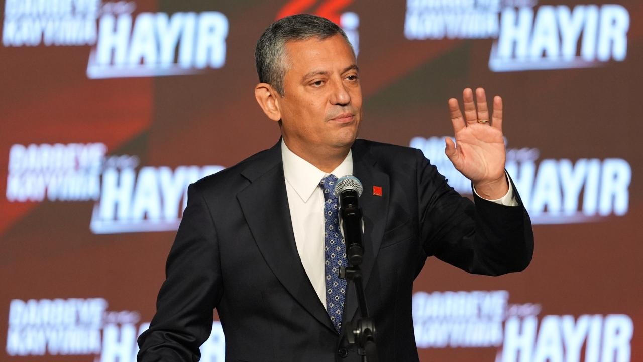 Özgür Özel'den 'CHP'ye Dönüş' Sorusuna Net Yanıt: YENİ Parti Yoluna Devam Edecek