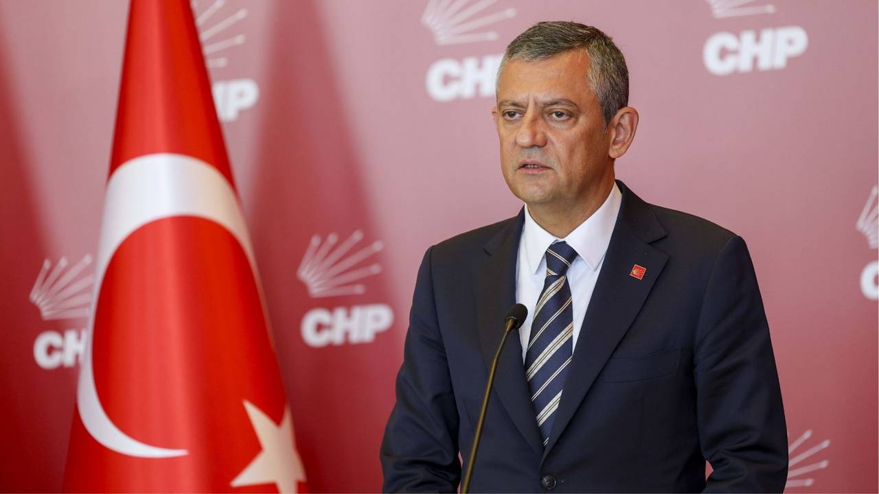 Özgür Özel'den Yeni Siyaset ve İktidar Vurgusu: "Hep Birlikte İleriye"