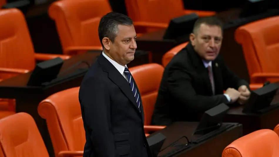 Özgür Özel'in Yeni Parti Hamlesi Vekillerden Destek Bulamadı