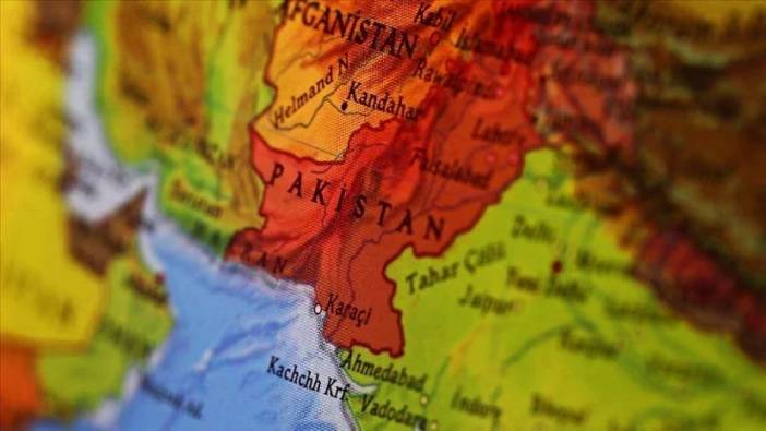 Pakistan'da Cami Yakınında Kanlı İntihar Saldırısı: Çok Sayıda Ölü ve Yaralı