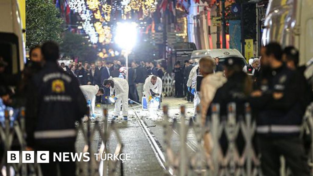 Paris'te Bıçaklı Saldırı: 3 Yaralı, Terör İhtimali Araştırılıyor