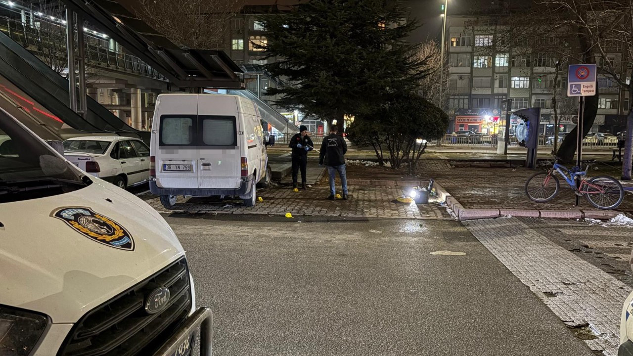 Paris'te Bıçaklı Saldırı Dehşeti: 3 Kadın Hastaneye Kaldırıldı