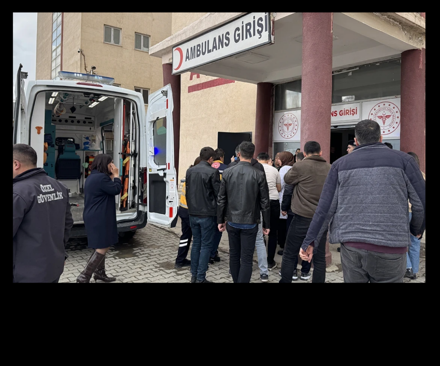 Polonya'da Okulda Dehşet: Bıçaklı Saldırıda 7 Kişi Yaralandı, Ağır Yaralılar Var