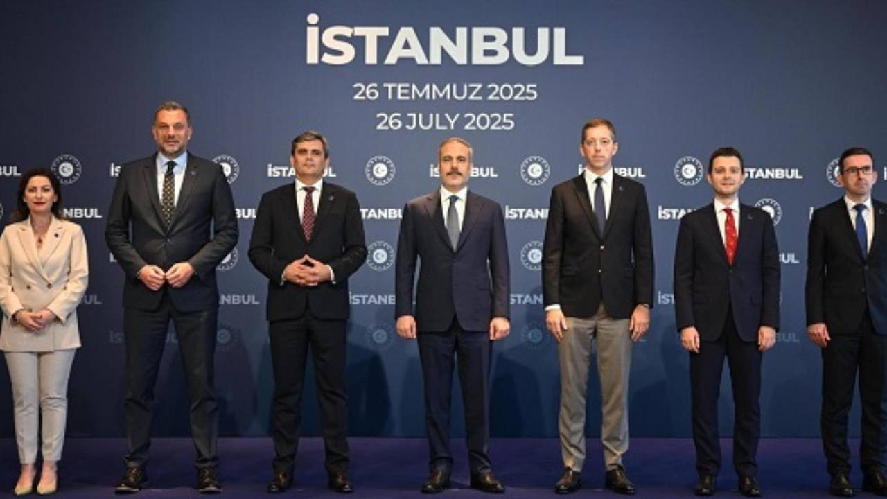 Sekiz Dışişleri Bakanı İstanbul'da Kritik Zirvede Buluştu: Krizler Masada