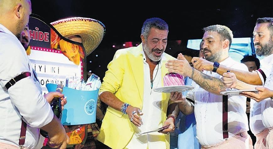 Selçuk Yöntem 73 Yaşını Sahnede Kutladı, Son Hali Gündem Oldu