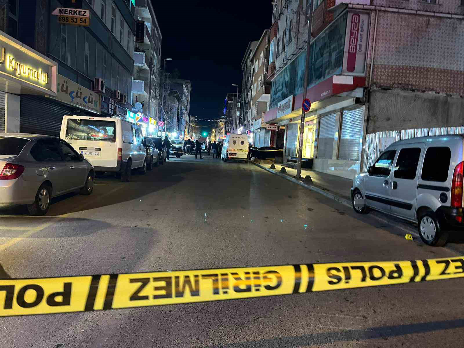 Sokak Ortasında Silahlı Saldırı Dehşeti: Bir Ölü, Çok Sayıda Yaralı