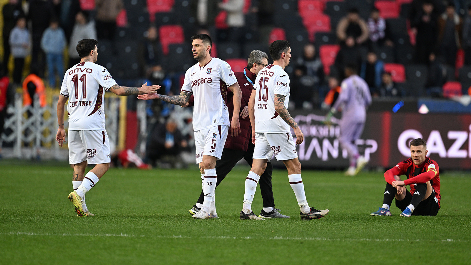 Son Dakika: Trabzonspor, Fatih Tekke ile Yollarını Ayırdı