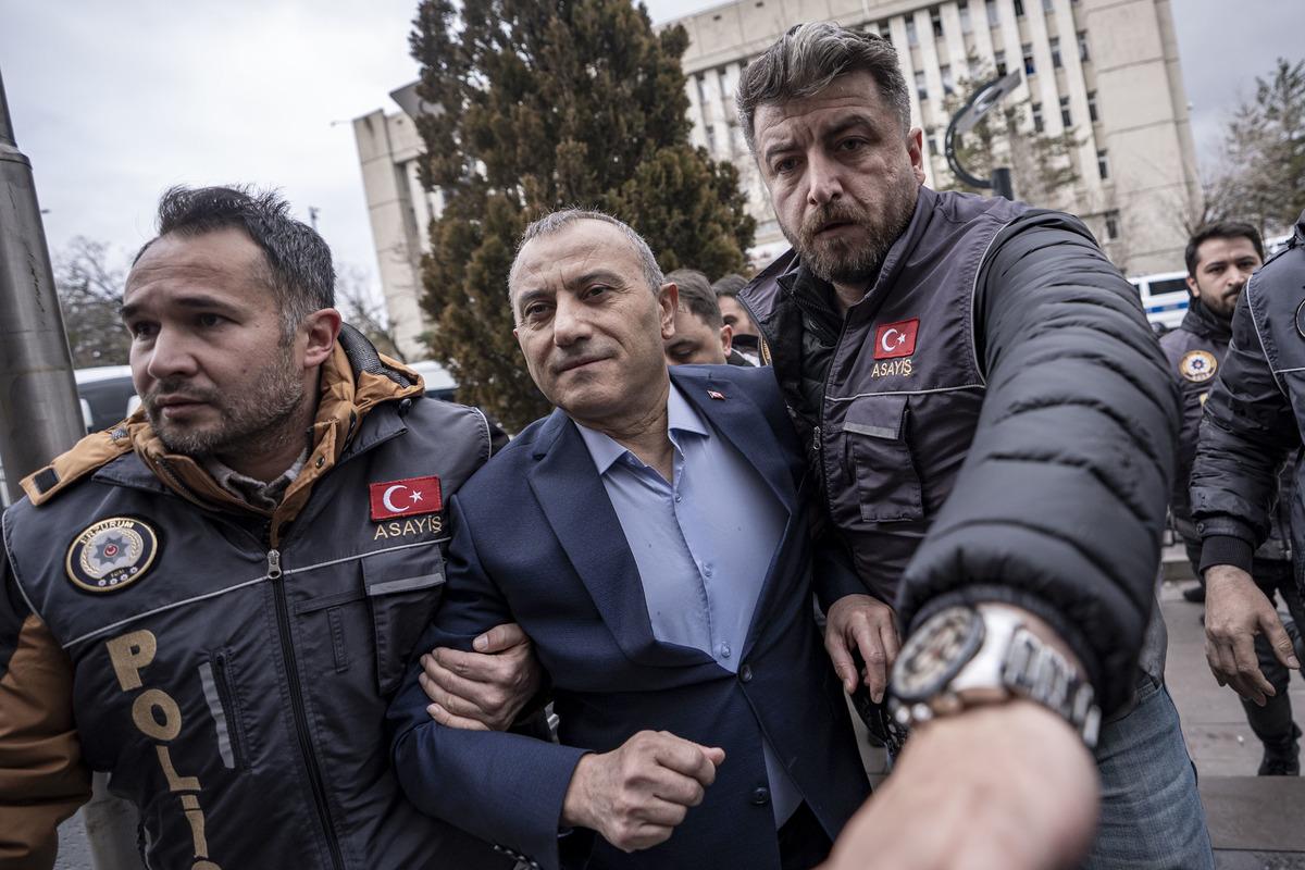 Uğur Dündar'dan Haluk Levent'e 'Geçmişin Önüne Çıkar' Uyarısı: Ahbap Soruşturmasında Kritik İfade