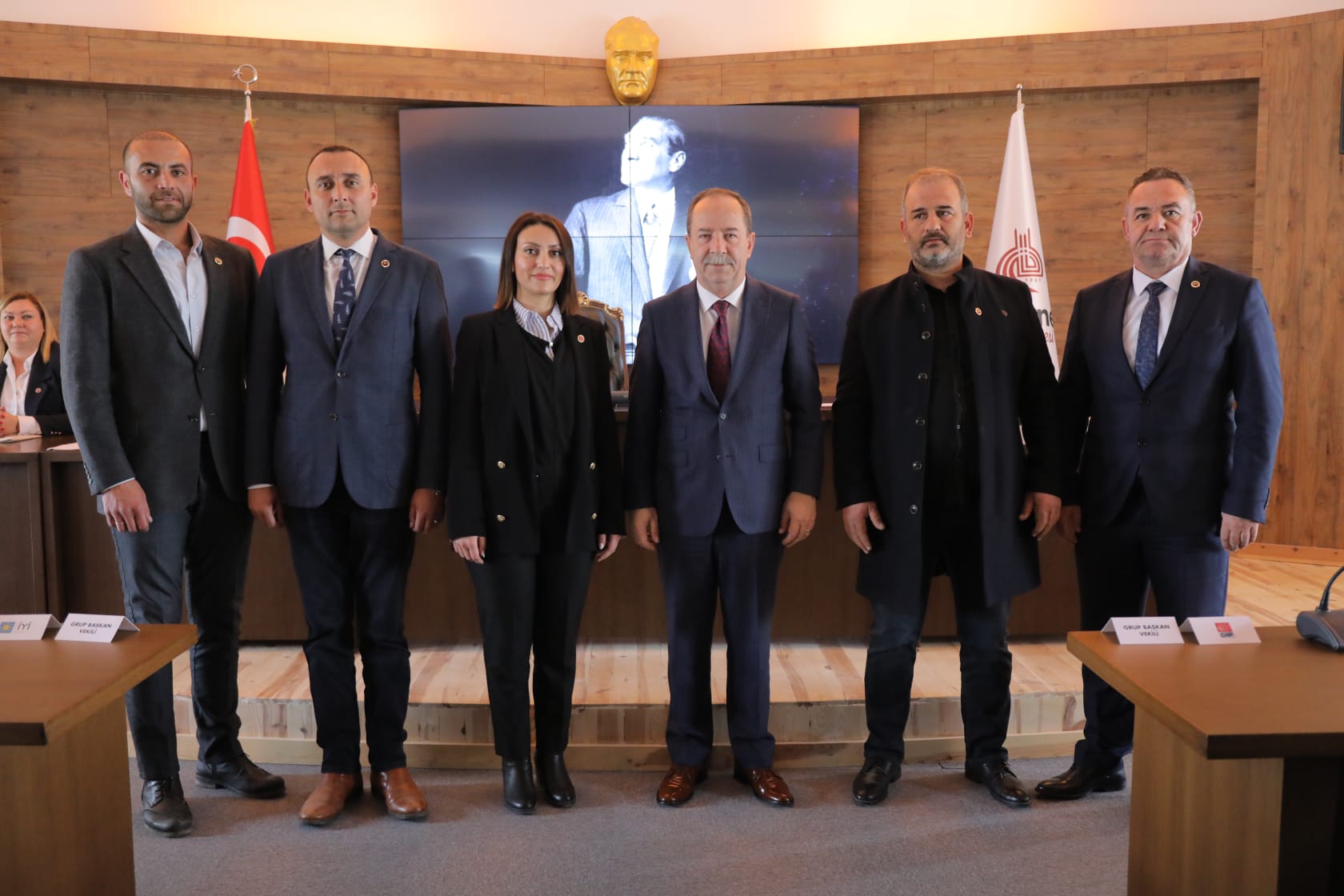 Ula Belediye Başkanı Caner ve 9 Meclis Üyesi Yeni Parti'ye Geçti