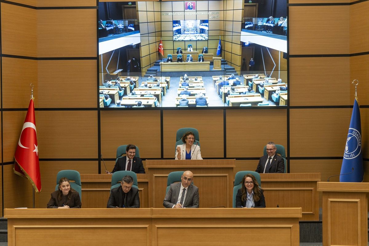 Üsküdar Belediye Meclisi'nde Şok Gelişme: 4 CHP'li Üye AKP'ye Katıldı