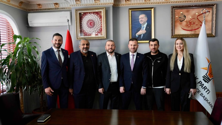 Üsküdar'da Siyasi Deprem: 4 CHP'li Meclis Üyesi AKP'ye Geçti