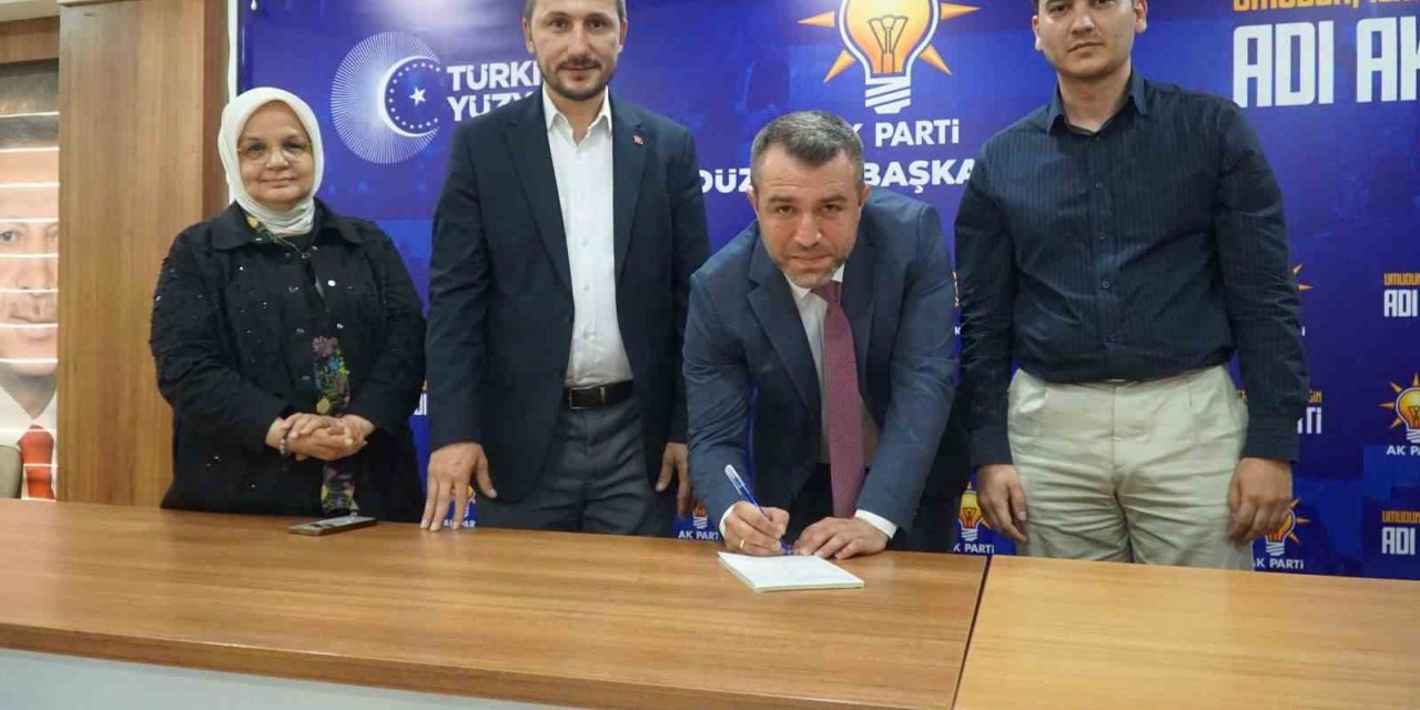 Üsküdar'da Siyasi Hareketlilik: 4 CHP'li Üye AK Parti'ye Katıldı