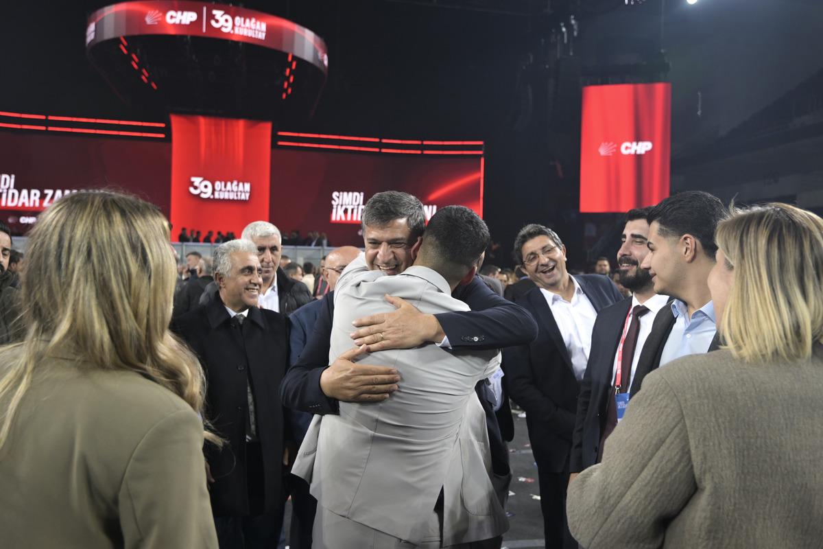 YENİ Parti'nin PM ve YDK Üyeleri Belli Oldu: Özgür Özel Genel Başkan Seçildi