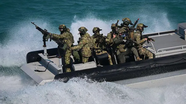Yunanistan'ın Çıkarma Tatbikatı Fiyaskoyla Sonuçlandı: Askerler Denize Düştü